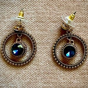 Earrings ♥️ Vintage Gold Tone♥️